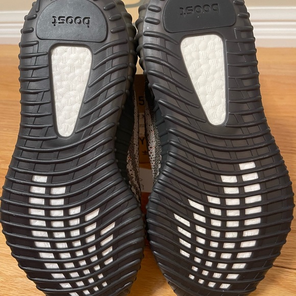 Yeezy carbon beluga shoes - brand new - Picture 7 of 7